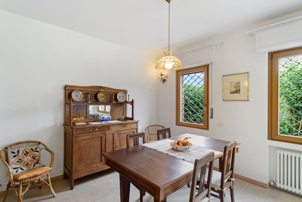 Como Lake Cosy Flat With Garden And Parking Apartment เชอร์นอบบิโอ ภายนอก รูปภาพ