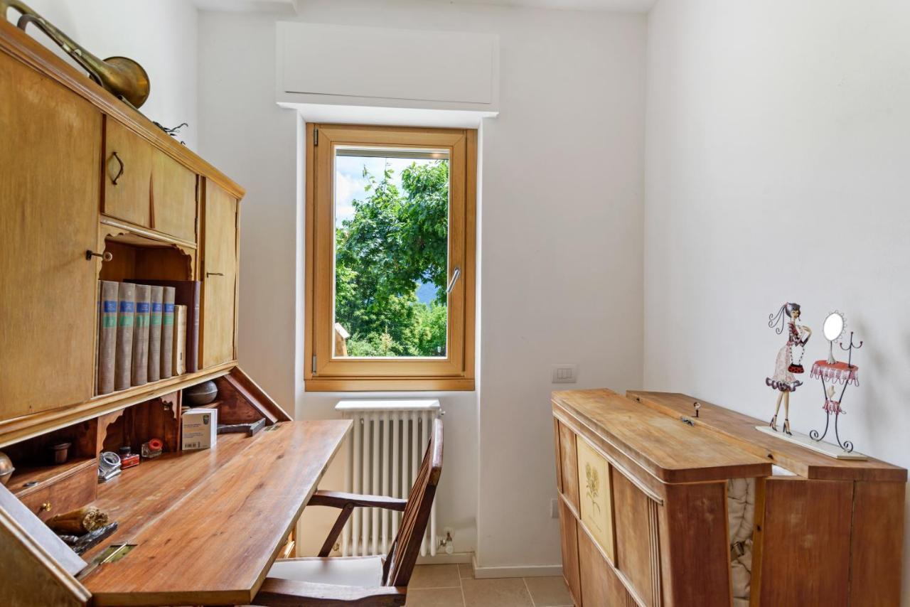 Como Lake Cosy Flat With Garden And Parking Apartment เชอร์นอบบิโอ ภายนอก รูปภาพ