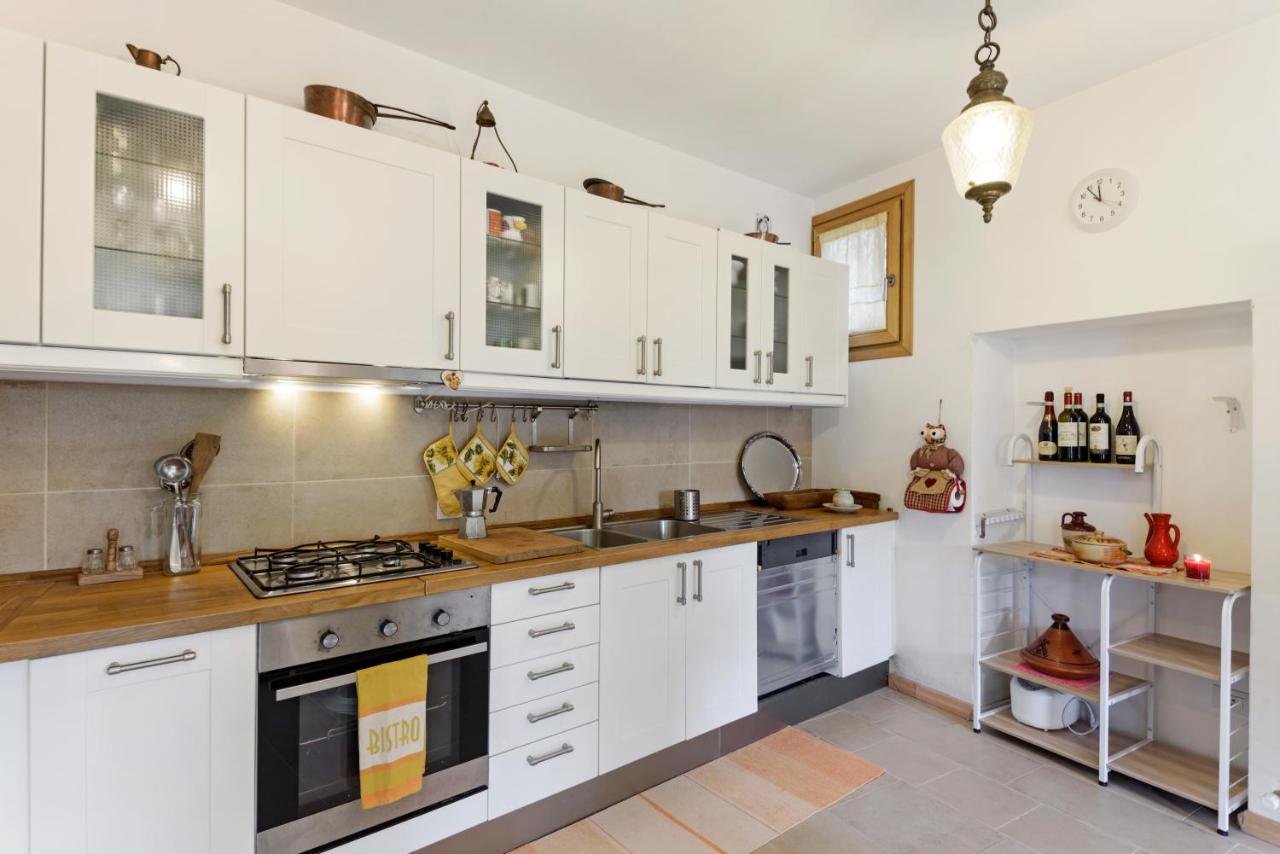 Como Lake Cosy Flat With Garden And Parking Apartment เชอร์นอบบิโอ ภายนอก รูปภาพ