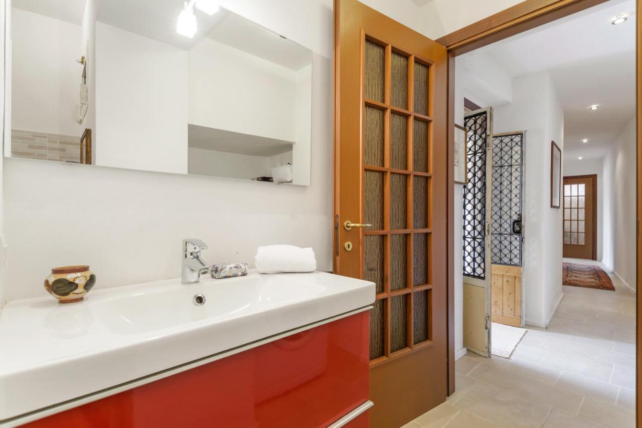 Como Lake Cosy Flat With Garden And Parking Apartment เชอร์นอบบิโอ ภายนอก รูปภาพ