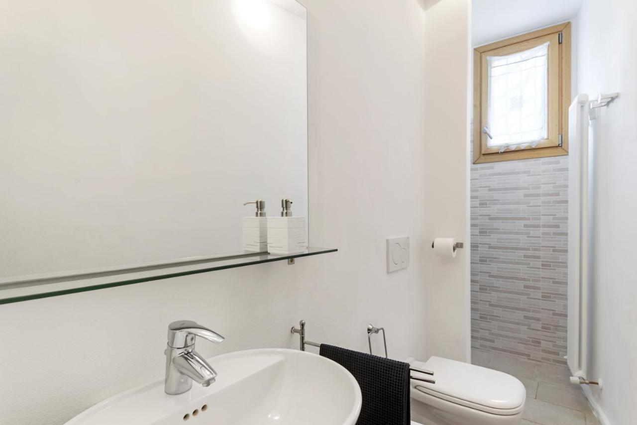Como Lake Cosy Flat With Garden And Parking Apartment เชอร์นอบบิโอ ภายนอก รูปภาพ