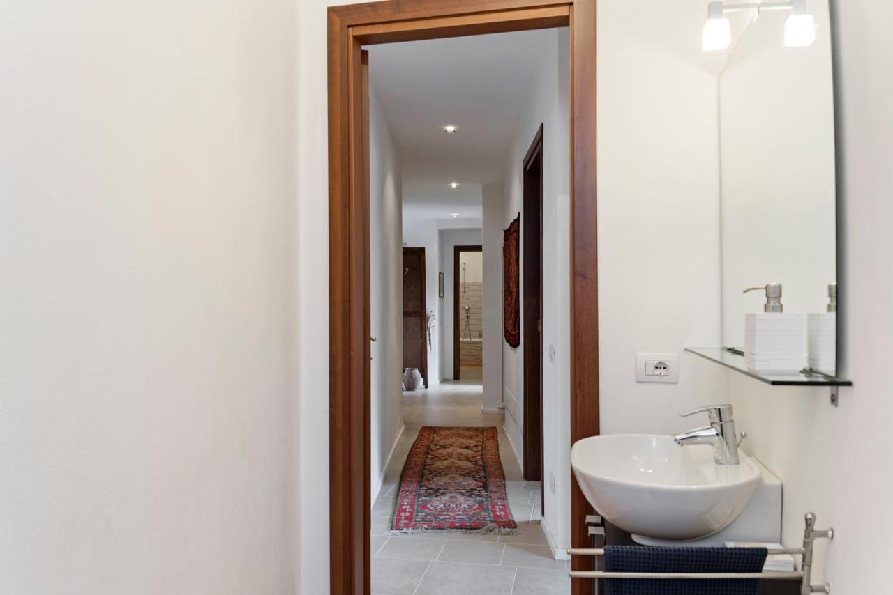 Como Lake Cosy Flat With Garden And Parking Apartment เชอร์นอบบิโอ ภายนอก รูปภาพ